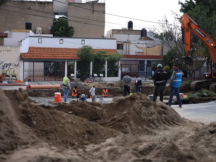Continúan los trabajos por megasocavón en Díaz de León