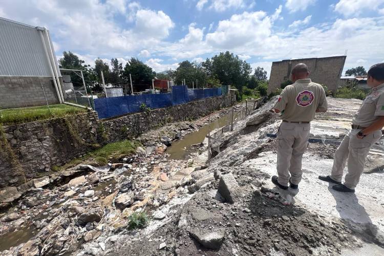 Clausuran concretera por derrames a arroyo Seco