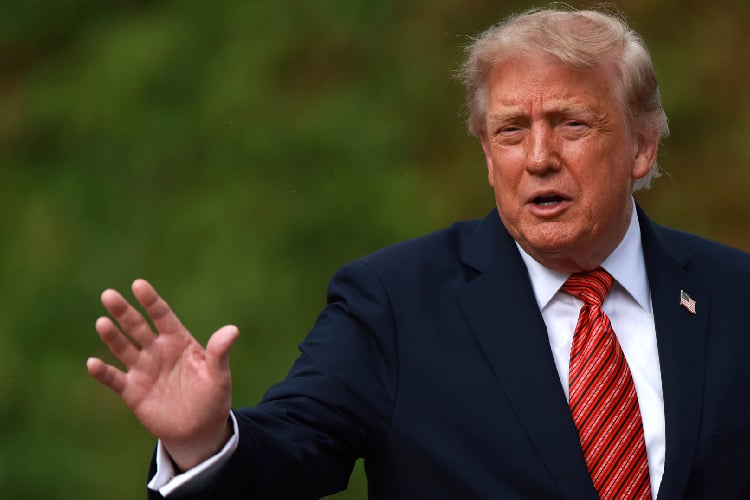 Donald Trump afirma que hay 'buena relación' con México pero arremete contra Canadá