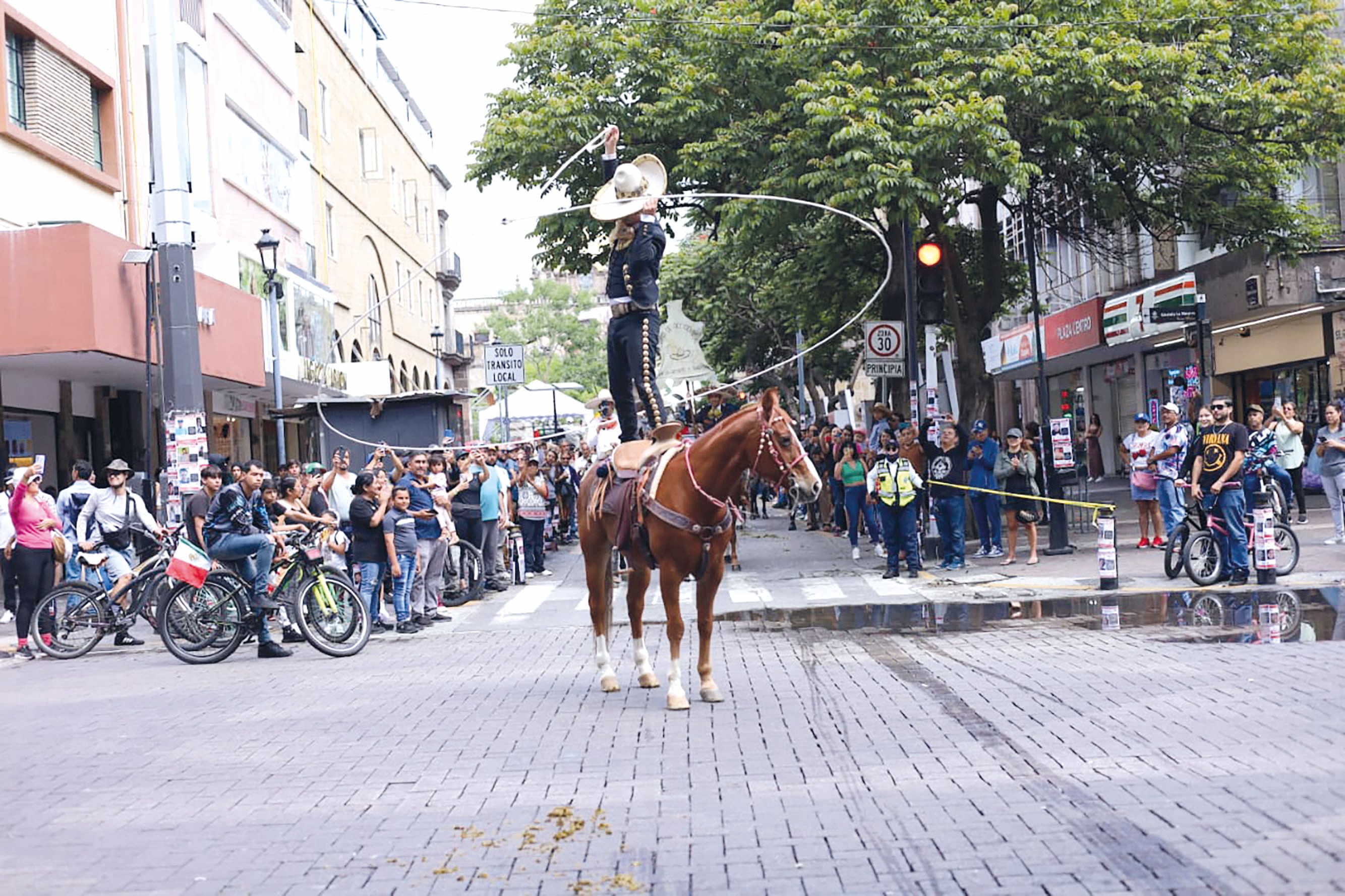 Modificarán rutas de transporte por desfile charro