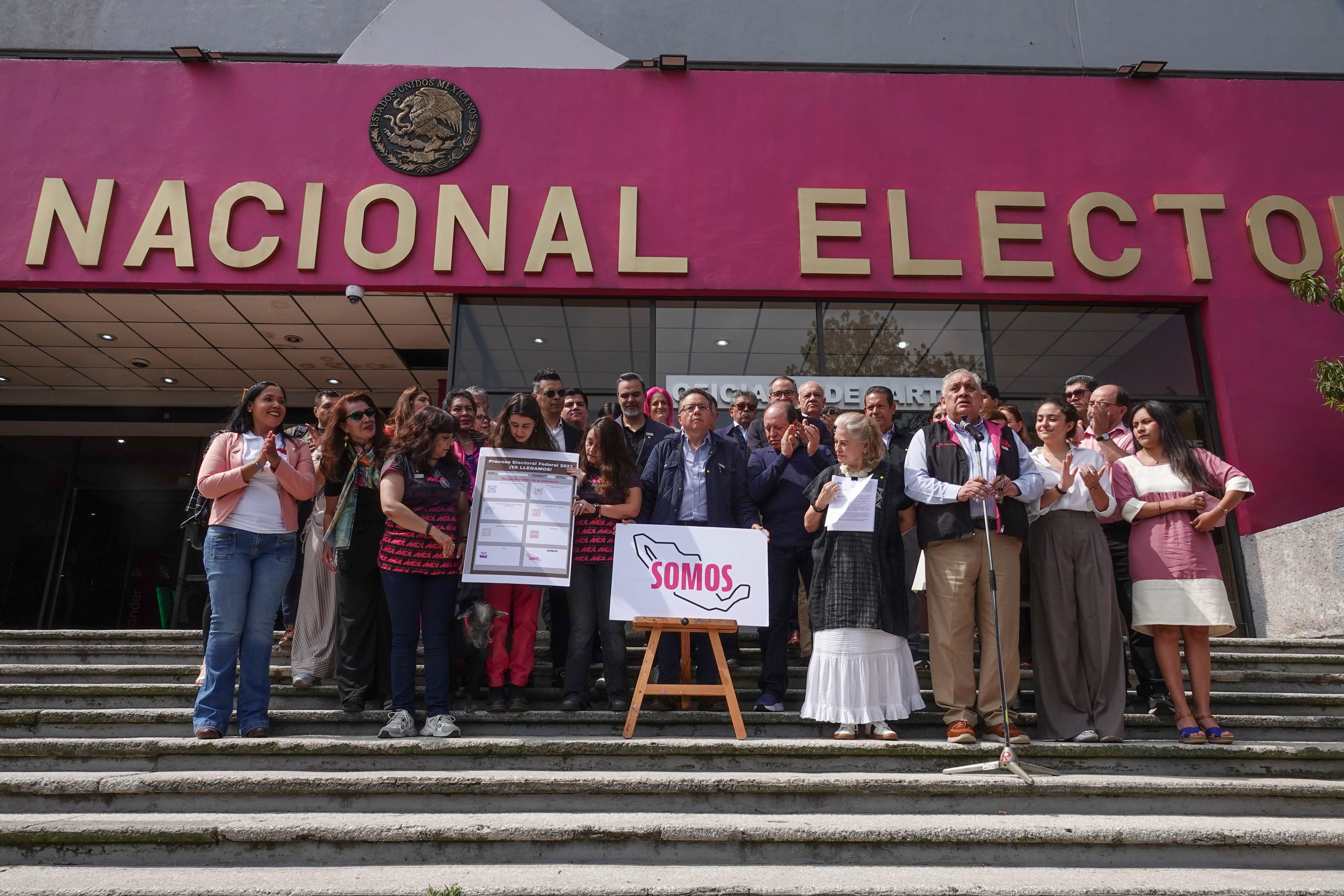Somos cuestiona autonomía del INE