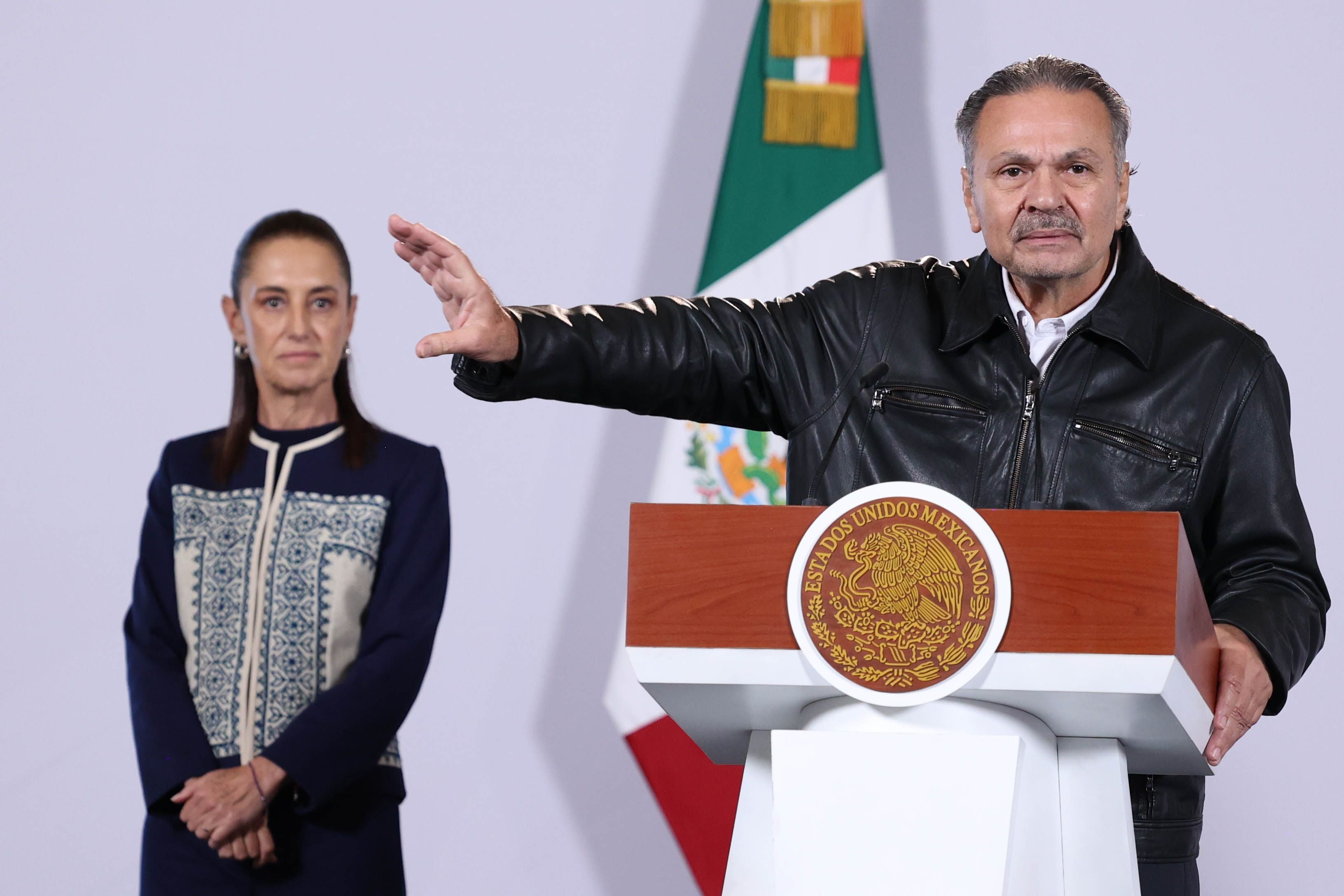 Octavio Romero Oropeza explica bienes de su declaración patrimonial