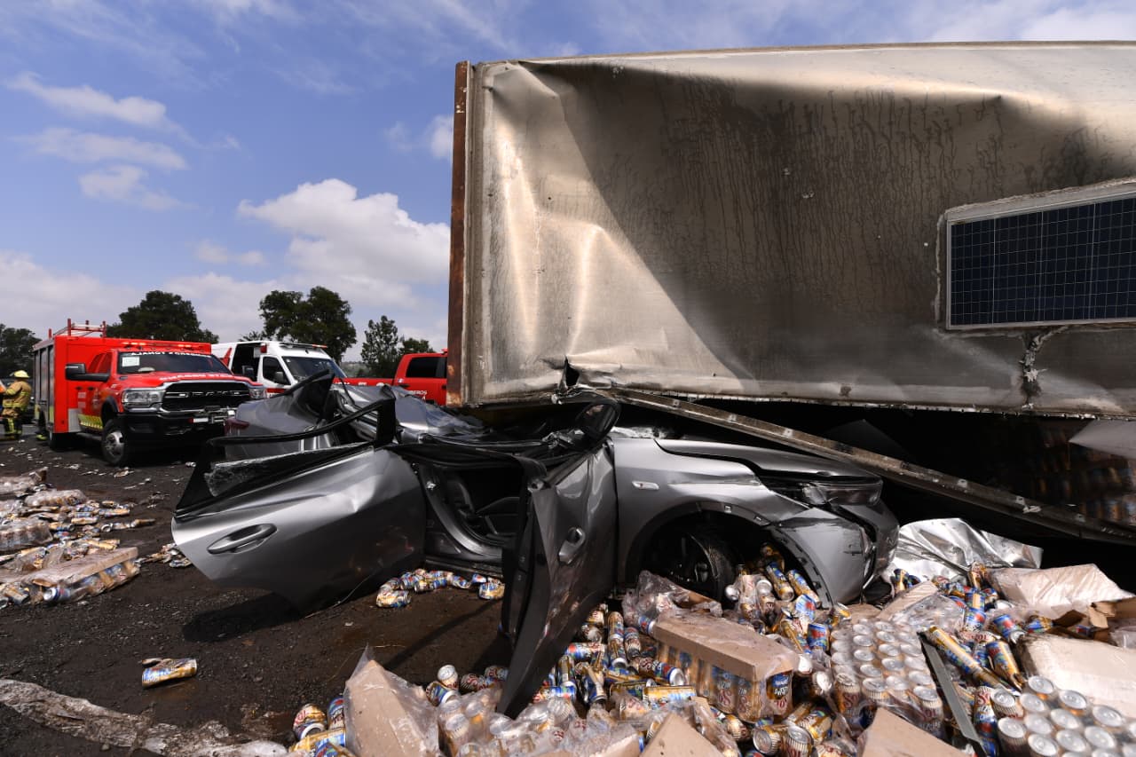 Muere conductor aplastado por caja de tráiler en Tonalá