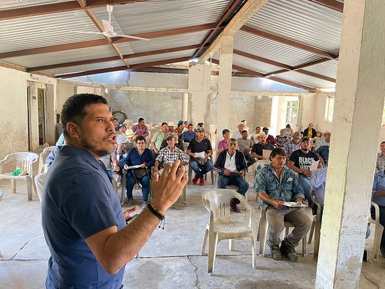 Ex funcionario electoral recibe jugoso finiquito
