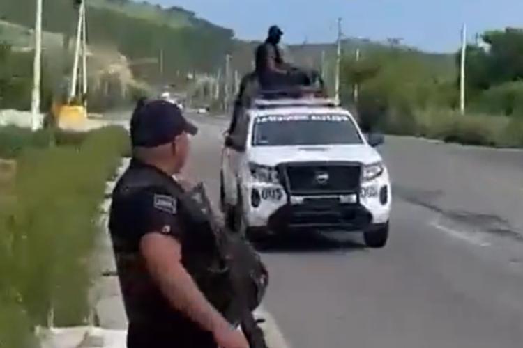Detienen a secretario de Seguridad de Coyuca de Benítez y a nueve policías