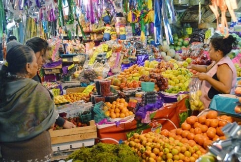 Pobreza y periferia limitan acceso a alimentos saludables en el AMG