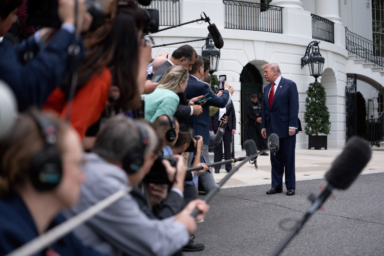 Trump veta a CNN, MS NOW y Politico de la Casa Blanca