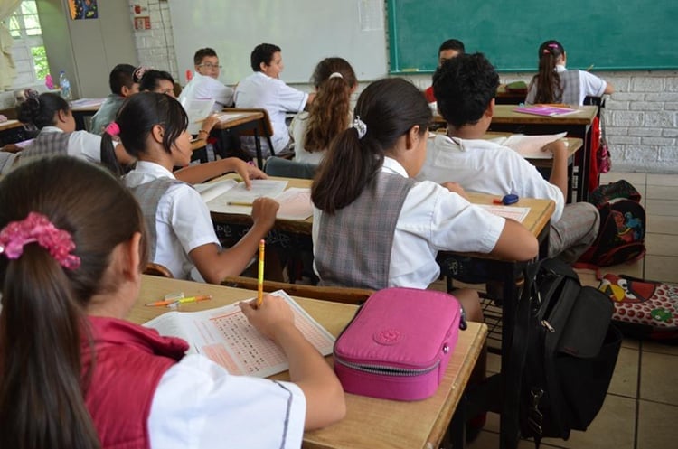 Prohibición de celulares en escuelas debe acompañarse de una política de Estado