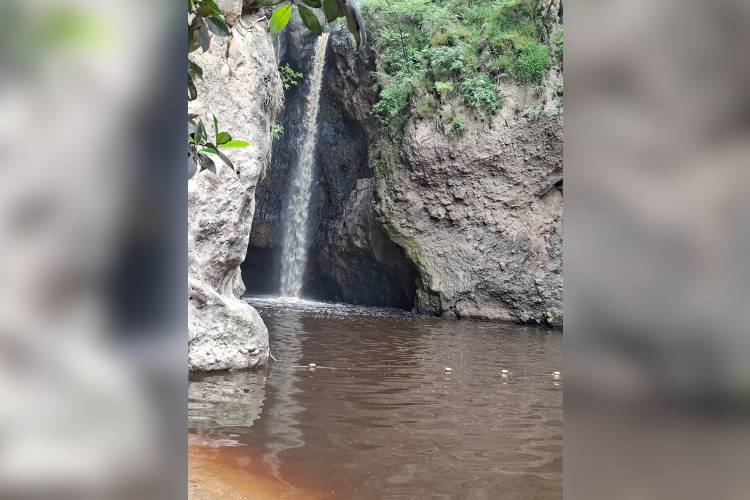 Evidencian polución y desdén de Profepa en las cascadas de Huaxtla