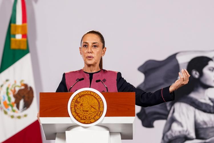 Sheinbaum reconoce desabasto de medicamentos, a pesar de avances en salud