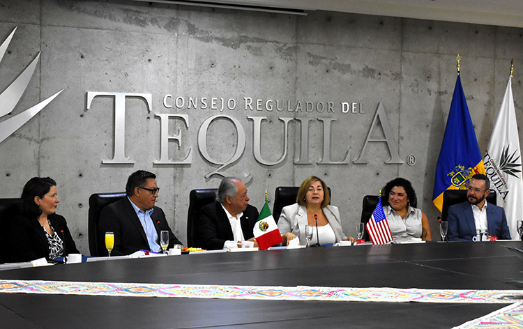 Congresistas estadounidenses revisan procesos del tequila