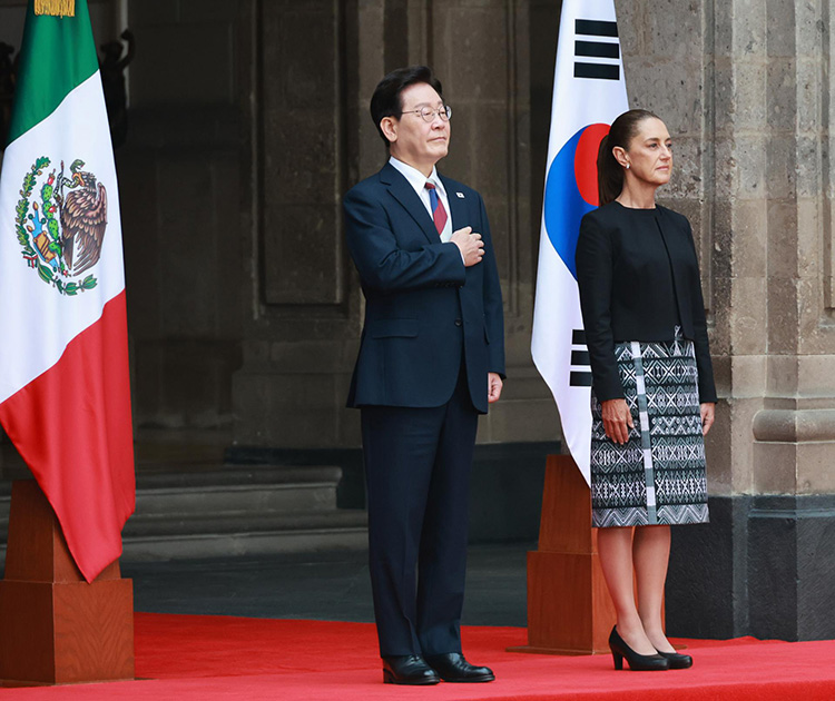 Sheinbaum confirma que BTS vuelve a México en 2027