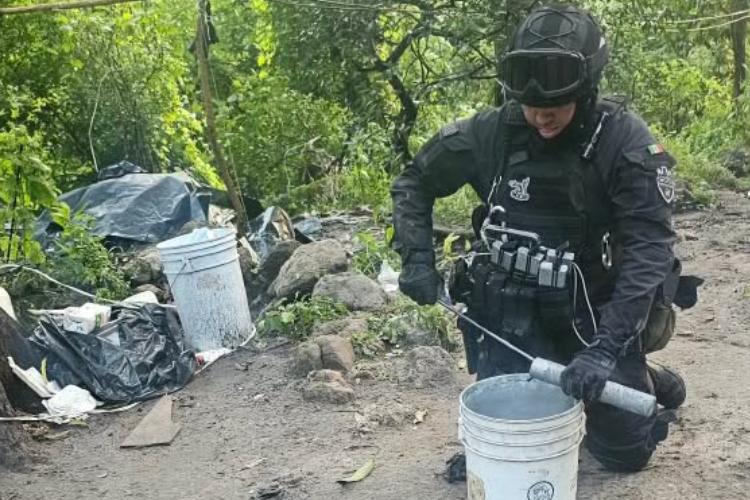 Neutraliza Policía de Jalisco 35 explosivos localizados en un campamento de Zapopan