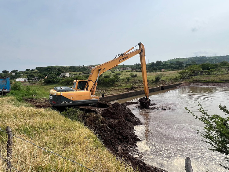 Comienzan desazolve de presa en Zapotlanejo