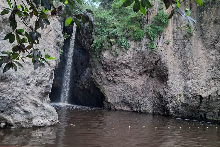Presentan denuncia en PROFEPA por daño ambiental en cascadas de Huaxtla