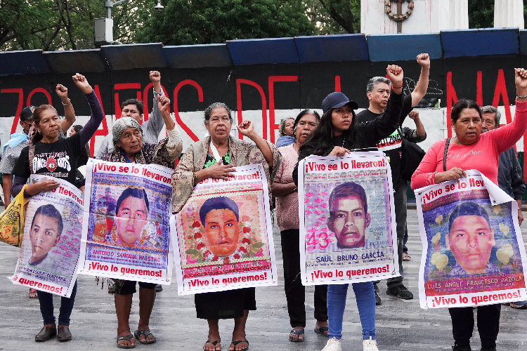 Gobierno aplaza para el lunes informe sobre avances del caso Ayotzinapa a familiares
