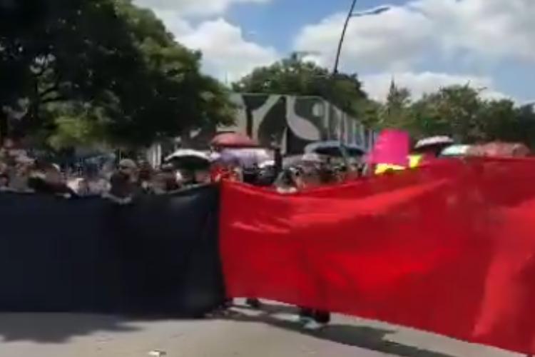Manifestación del IMSS provoca cierres viales en el Centro de Guadalajara