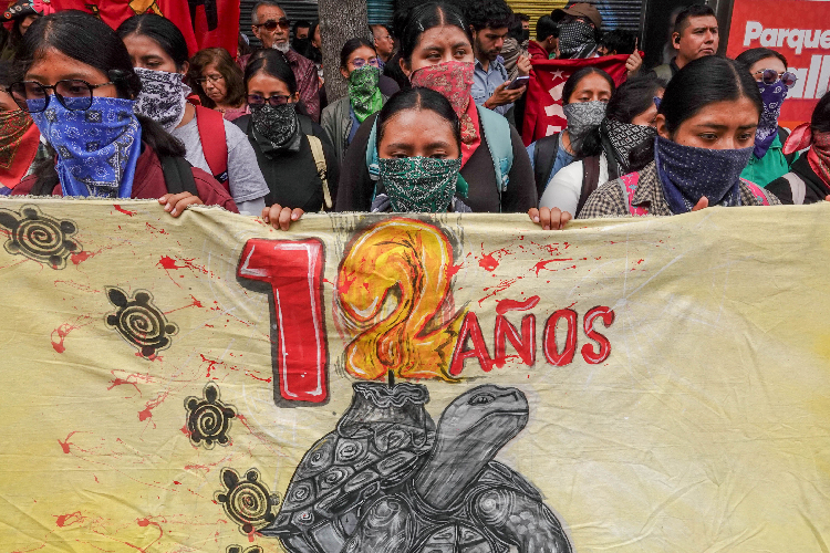 Marchan en CDMX a 12 años de la desaparición de los 43 de Ayotzinapa