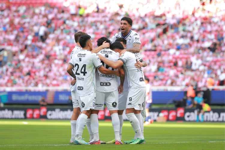 Chivas cae en casa ante los Gallos Blancos en la Jornada 10