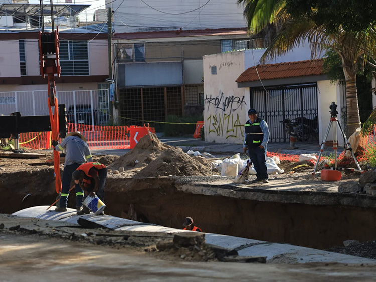 Reportan que socavón se reabrió en Enrique Díaz; Siapa niega