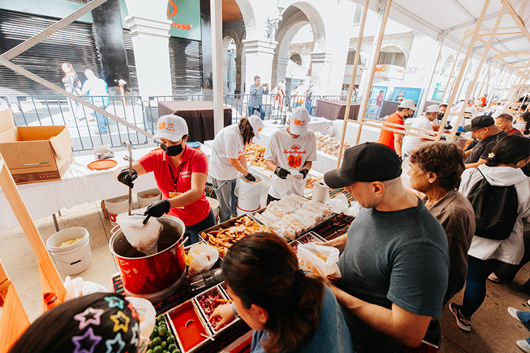 Reparten 26 mil tortas ahogadas en Guadalajara