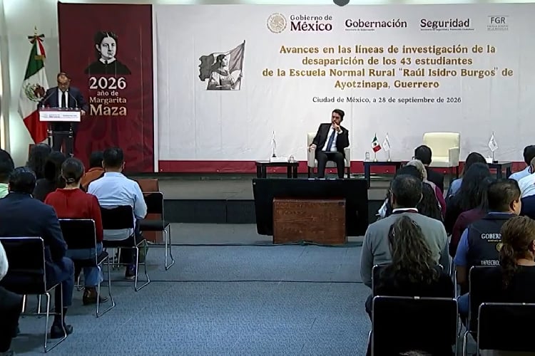 Rastreos telefónicos abren dos nuevas rutas sobre el paradero de los 43 normalistas