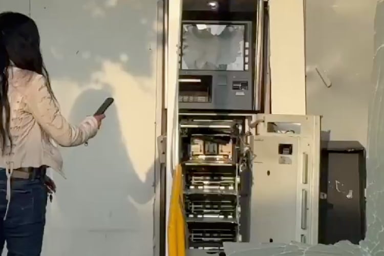 Vandalizan y roban cajero automático en Zapopan