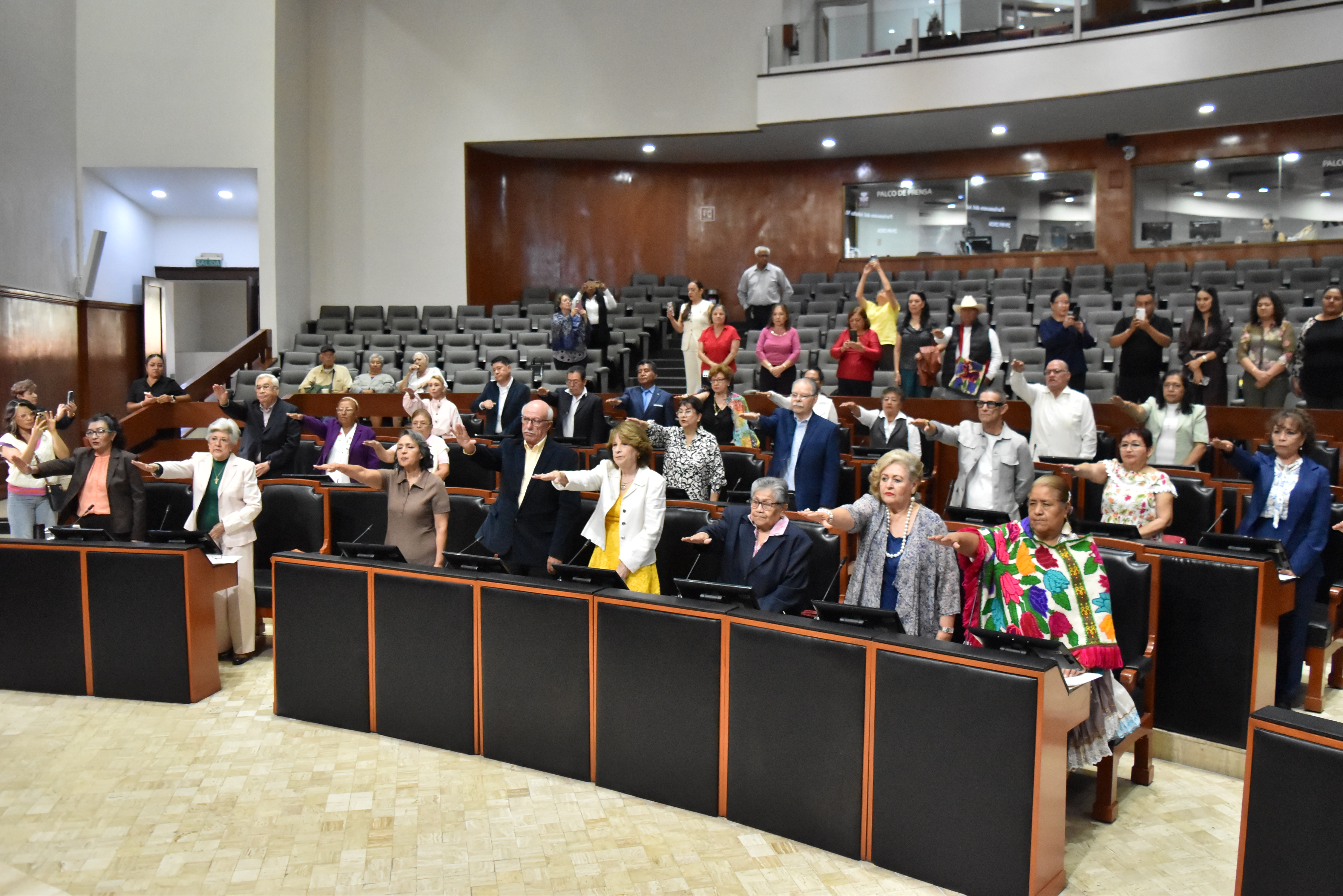Adultos mayores reclaman atención y oportunidades laborales
