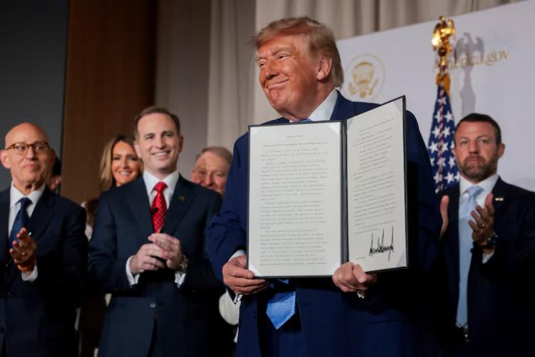 Trump ordena integrar servicios federales de Estados Unidos a la plataforma America.gov