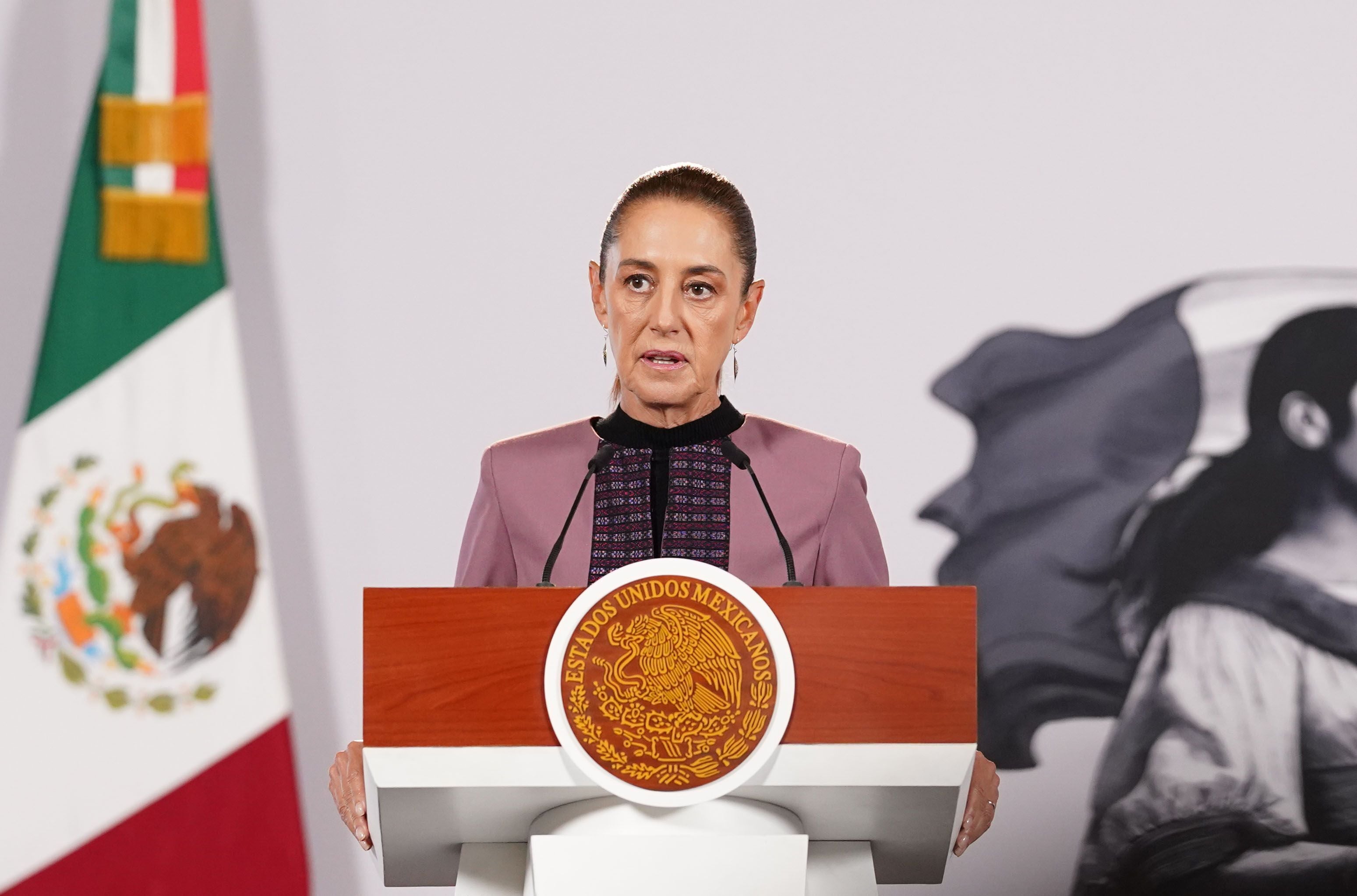 Sheinbaum no descarta investigar a más exfuncionarios por el caso Ayotzinapa