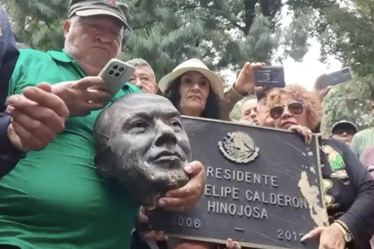 Extrabajadores de Luz y Fuerza protestan contra Calderón en CDMX
