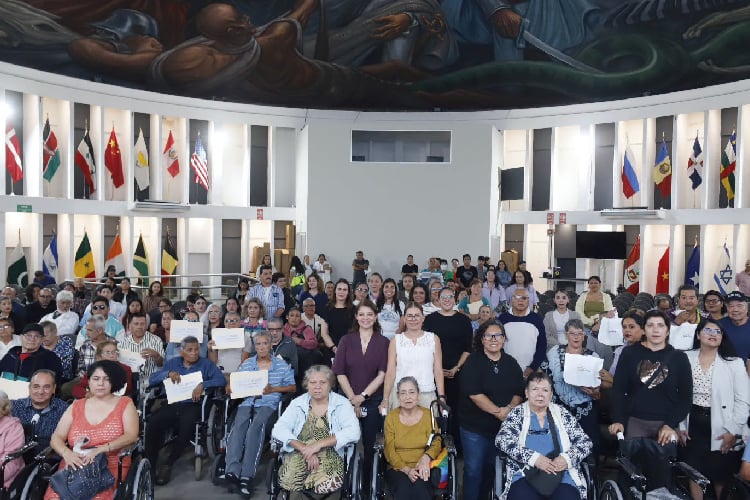 DIF Guadalajara otorga apoyos de movilidad, audición y cirugías de cataratas