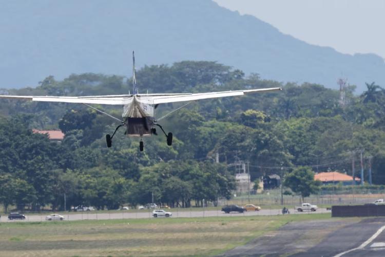 Desaparece un avión con seis personas a bordo en el Atlántico