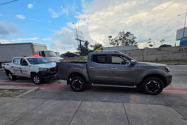 Detienen en Tlaquepaque a presunto ladrón de camioneta tras persecución y balacera