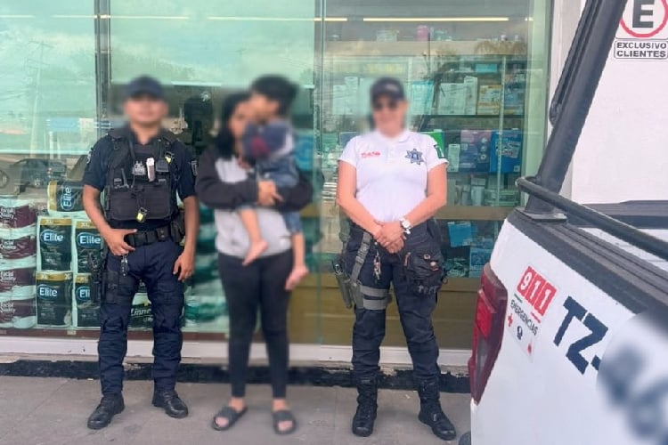 Resguardan a niño de 3 años que fue olvidado por su madre en una farmacia