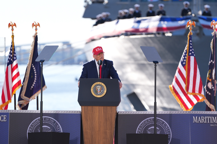 Trump se burla de reacción de Sheinbaum por cambio de nombre del golfo de México