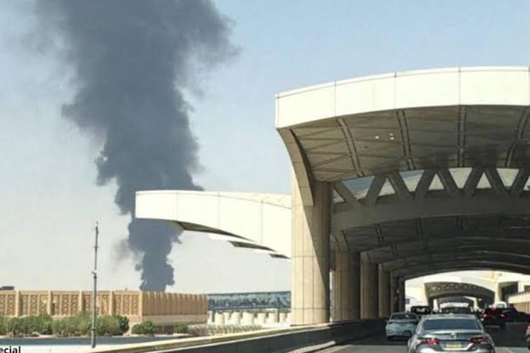 Atacan aeropuerto de Riad en Arabia y suspenden vuelos