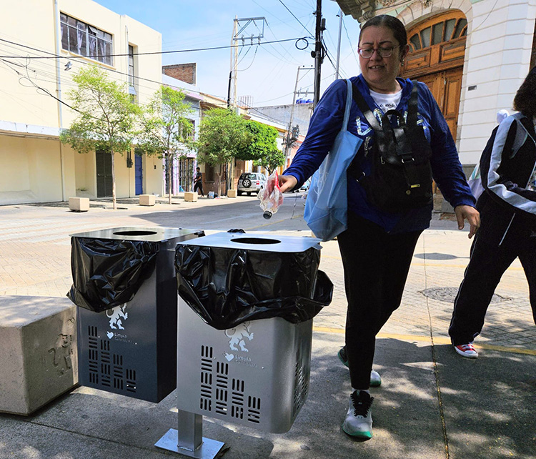 Respaldan instalación de papeleras; piden más ante llegada de romería