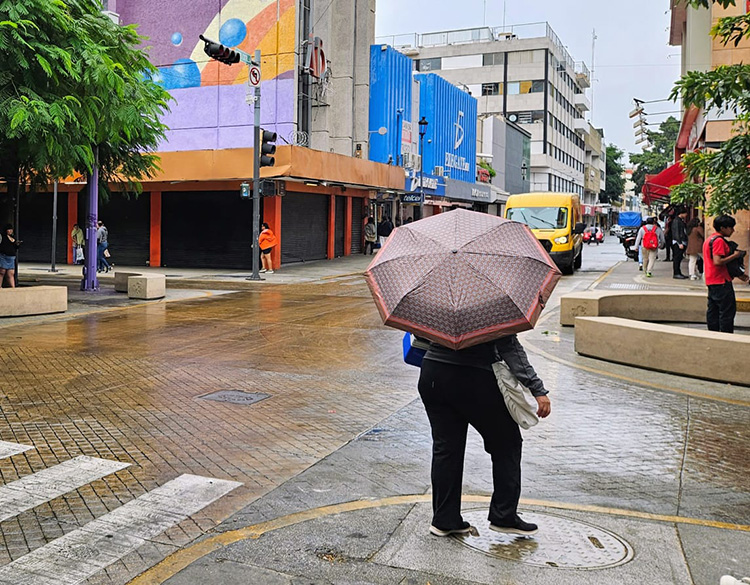 ‘Simón’ se intensifica; prevén lluvias fuertes