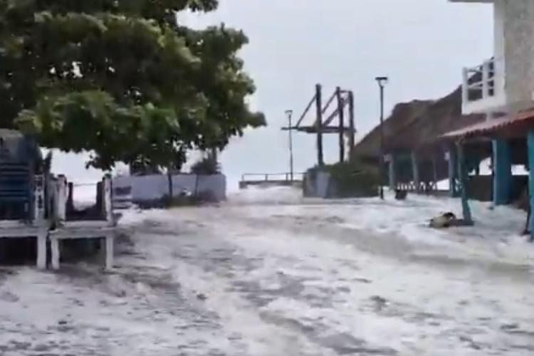 La Manzanilla, bajo vigilancia por efectos del huracán Simón