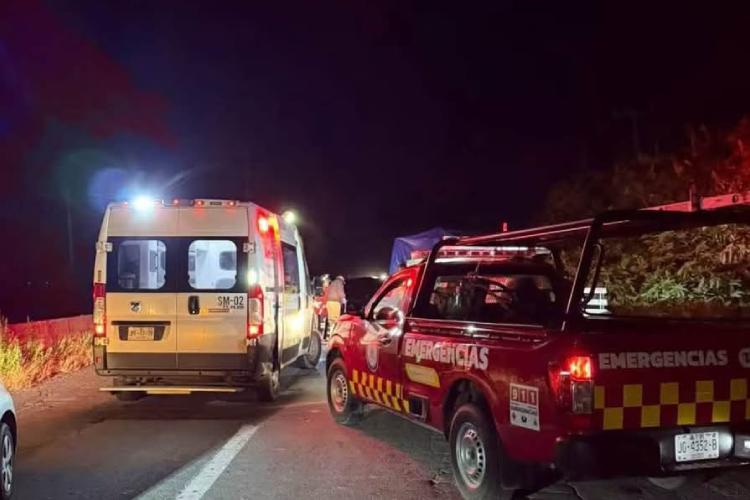 Muere motociclista y otro resulta herido tras choque en la carretera