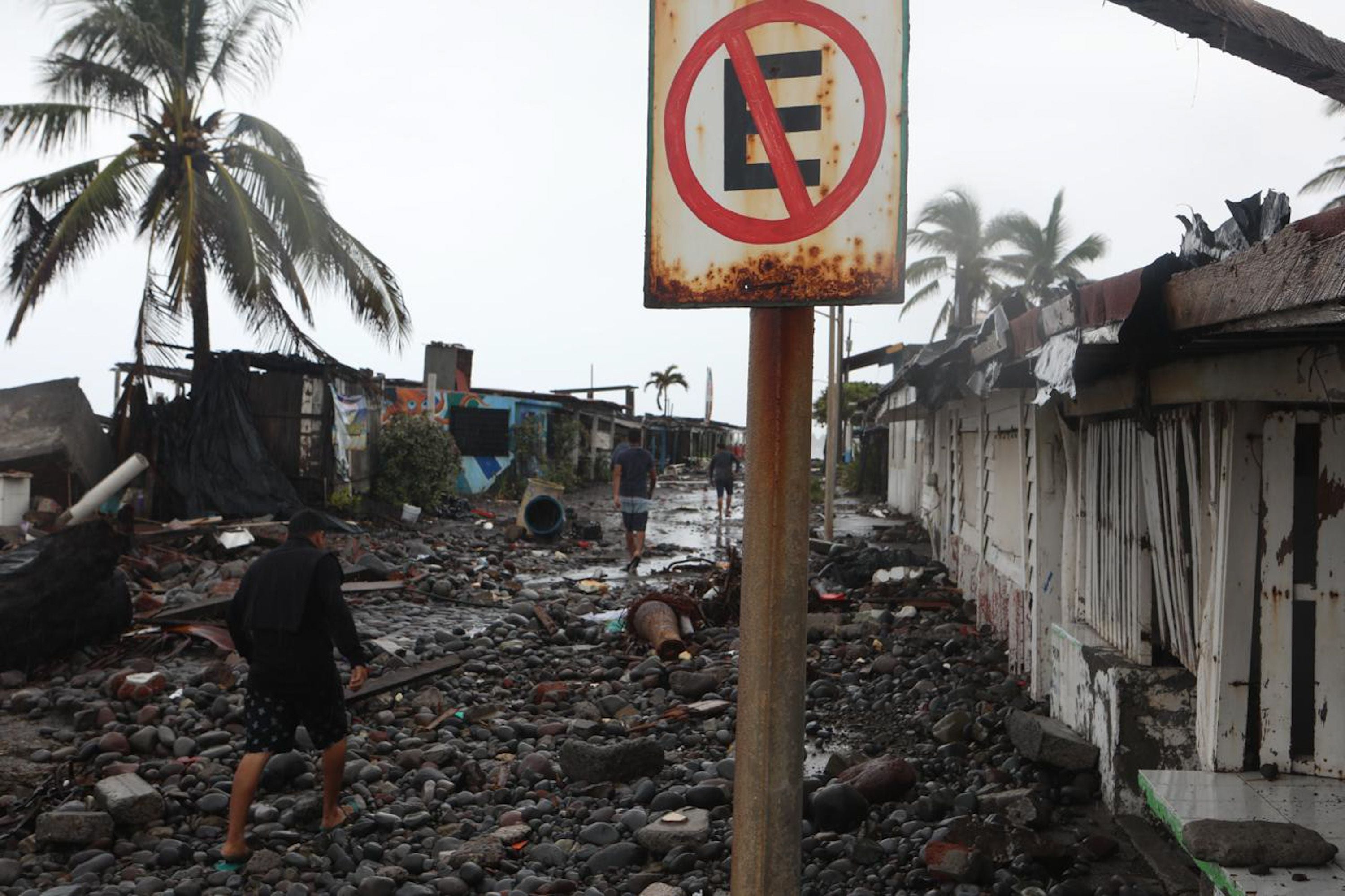 Piden atender recomendaciones de Protección Civil ante avance del huracán Simon