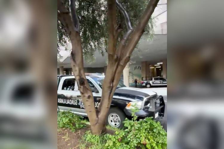 Trabajadores de Plaza Pabellón reportan robo a cajero de la CFE