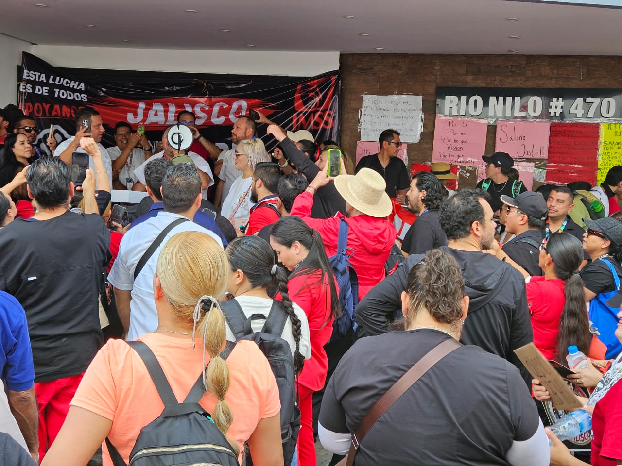 Protestan los trabajadores del IMSS Jalisco