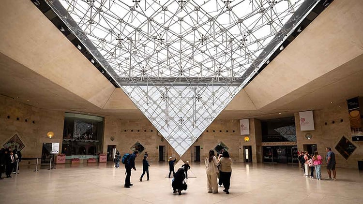 Sin arreglos, el Louvre podría tener que cerrar