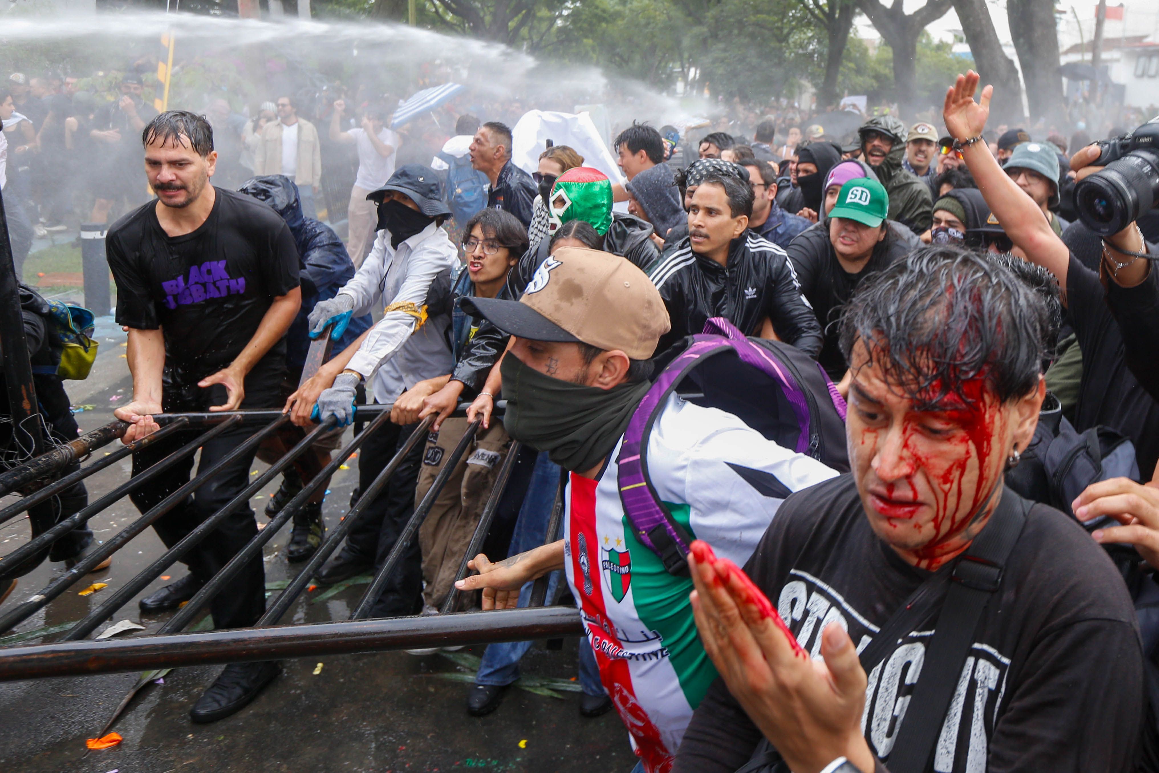 Sheinbaum pide investigar uso excesivo de la fuerza contra manifestantes en Guadalajara