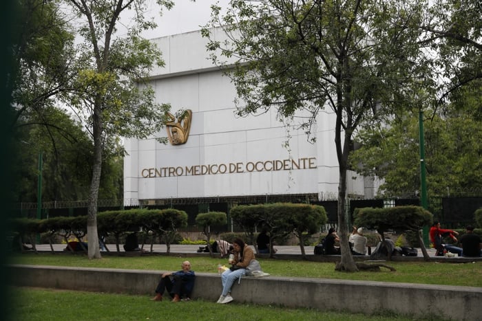 Padres denuncian negligencia tras muerte de bebés en IMSS Guadalajara