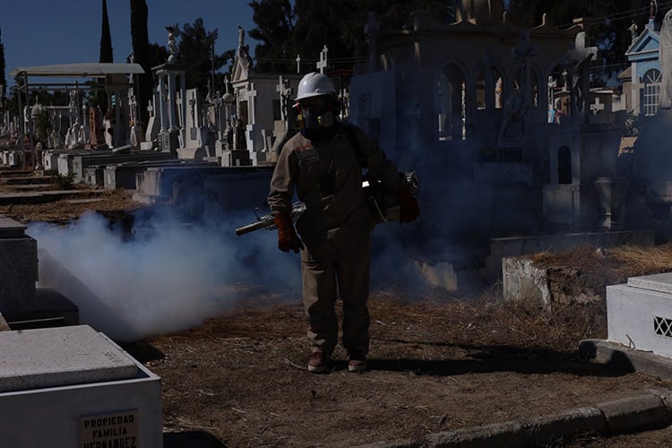 Refuerzan vigilancia contra dengue en panteones