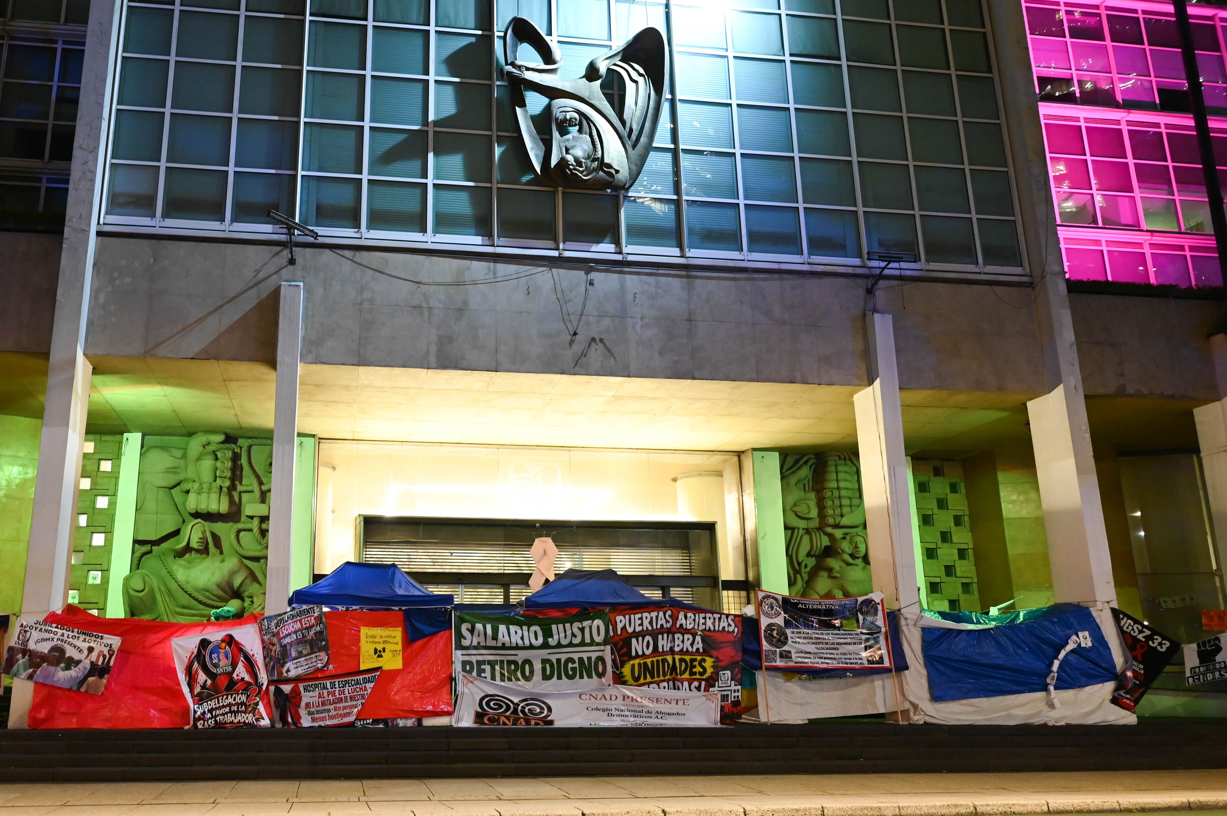 Anuncian nueva propuesta salarial para trabajadores del IMSS