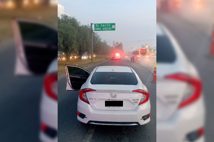 Cae sujeto tras persecución sobre carretera a Chapala; Conducía vehículo robado
